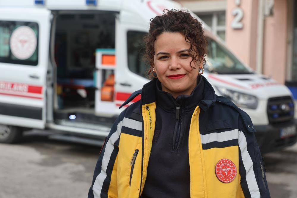 Konya’nın kadın ambulans şoförü zamanla yarışıyor, hayat kurtarıyor! 3